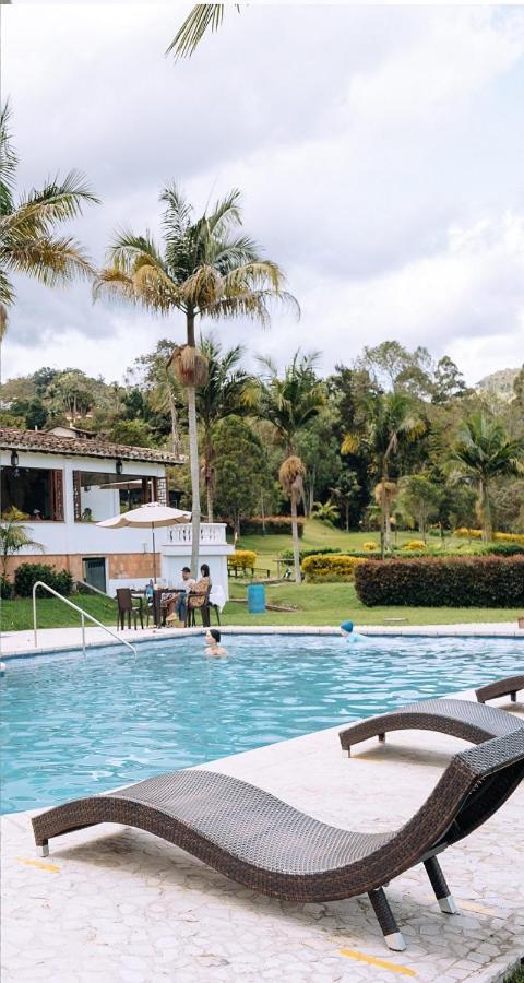 Club Campestre Hacienda Fizebad Hotel El Retiro  Exterior photo